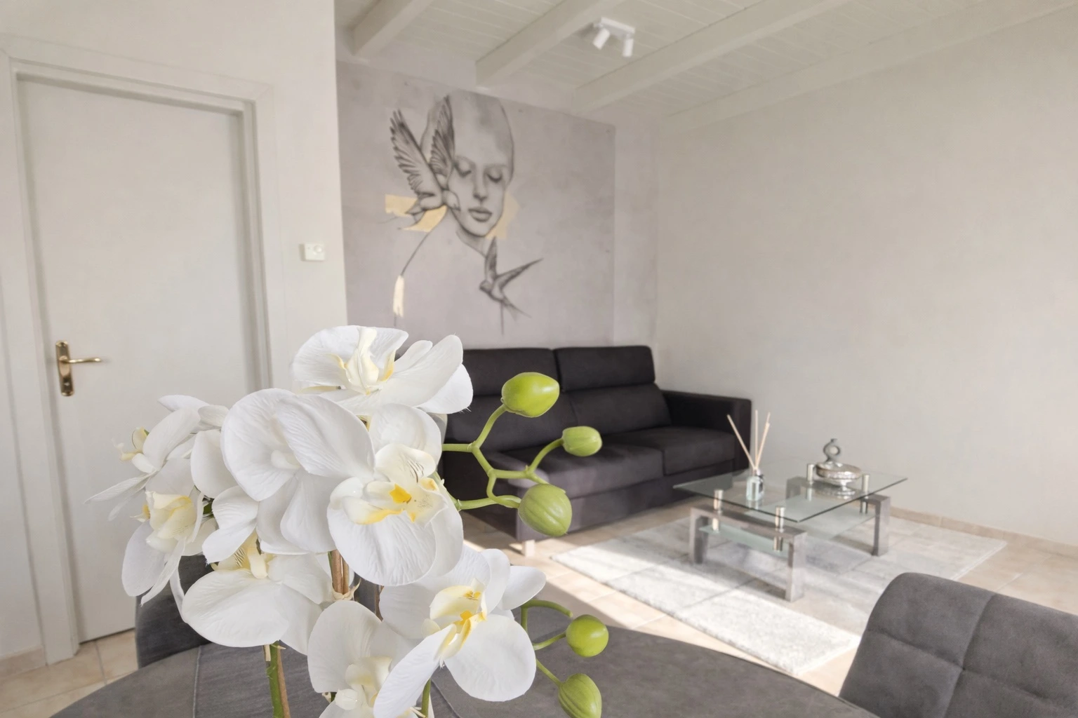 ingresso casa vazanze a castelnuovo magra calla bianca borgo al sole